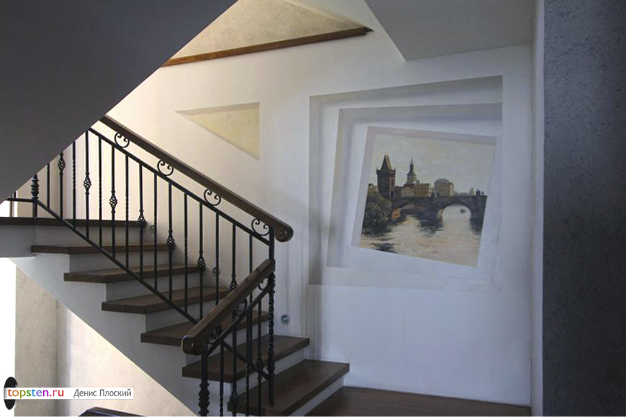 Дизайн лестницы в частном доме с рисунком