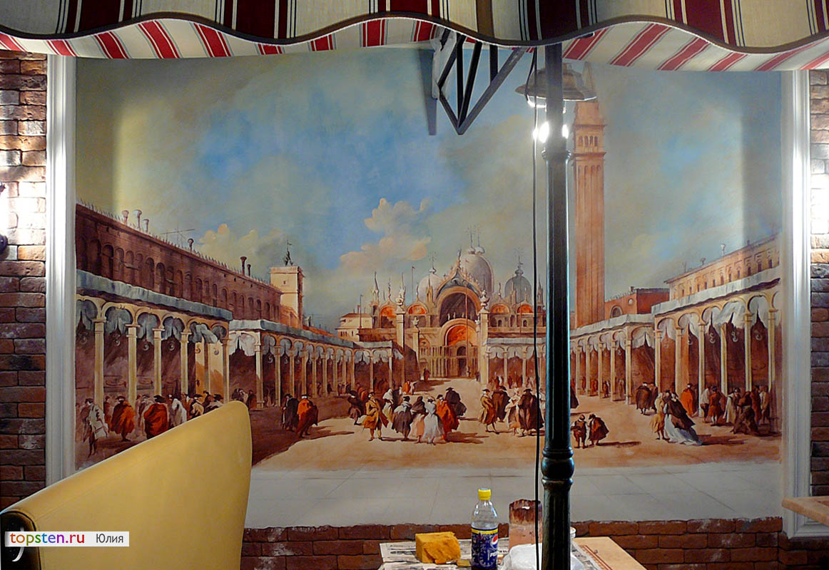 Оформление стен ресторана фреской Венеция