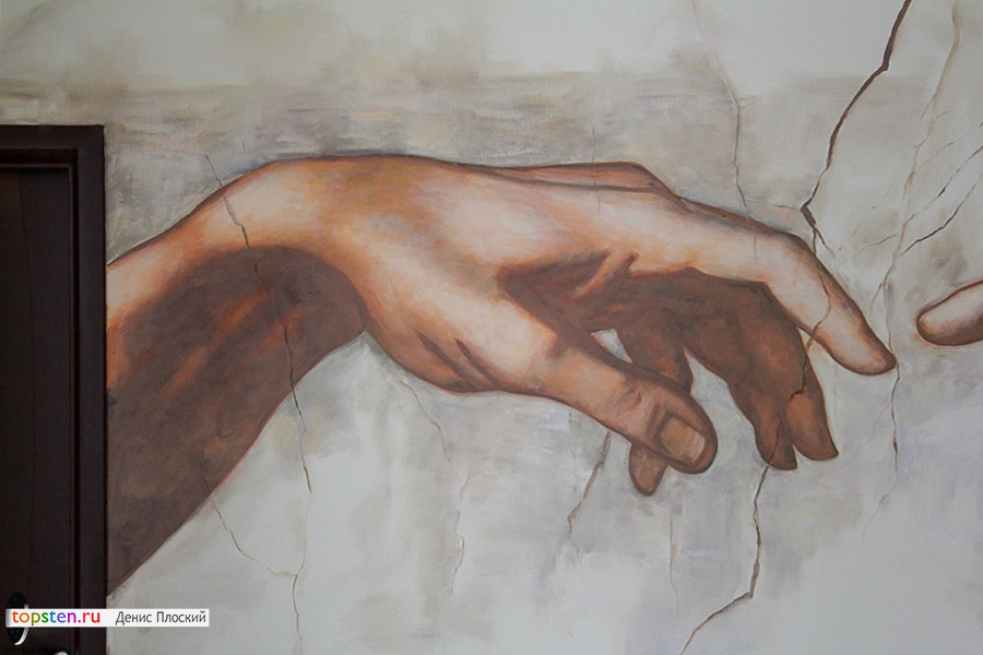 Картина две руки тянутся друг к другу